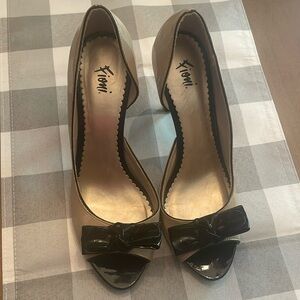Fioni tan/black heels with bow, 9.5W, like new condition